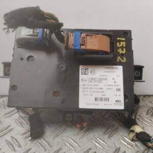 CAJA RELES / FUSIBLES 137840