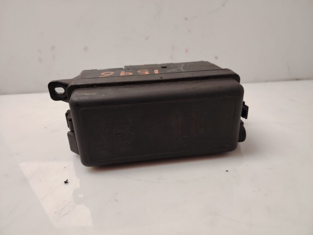 CAJA RELES / FUSIBLES 138255