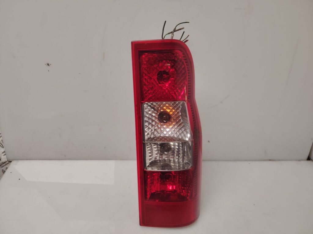 PILOTO TRASERO DERECHO 138350