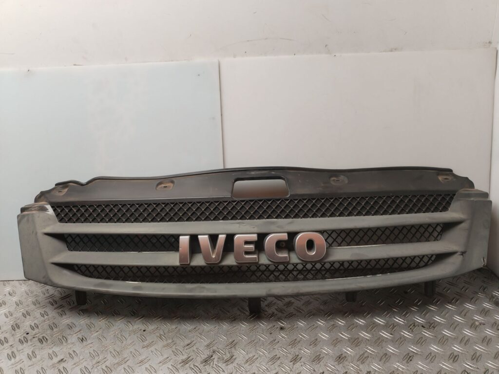 REJILLA DELANTERA 136109