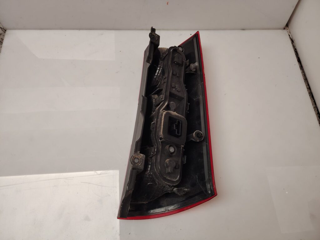 PILOTO TRASERO IZQUIERDO 137670