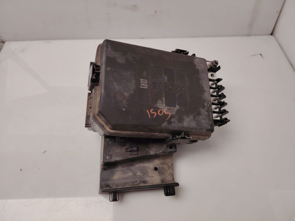 CAJA RELES / FUSIBLES 137446