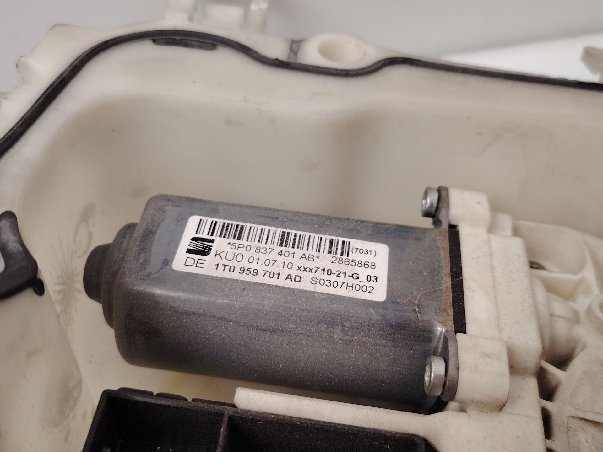 ELEVALUNAS DELANTERO IZQUIERDO 136666