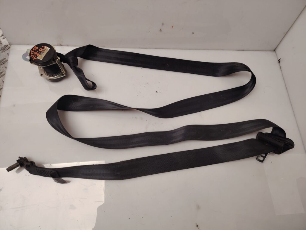 CINTURON SEGURIDAD TRASERO IZQUIERDO 138100