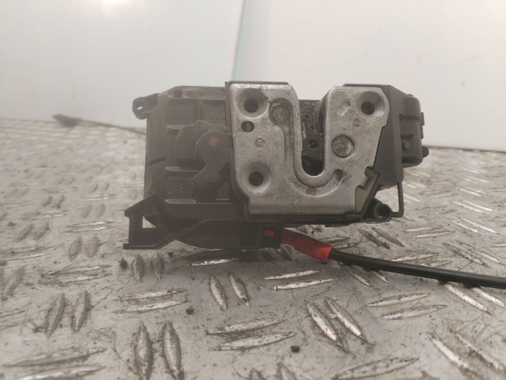 CERRADURA PUERTA DELANTERA DERECHA 137046