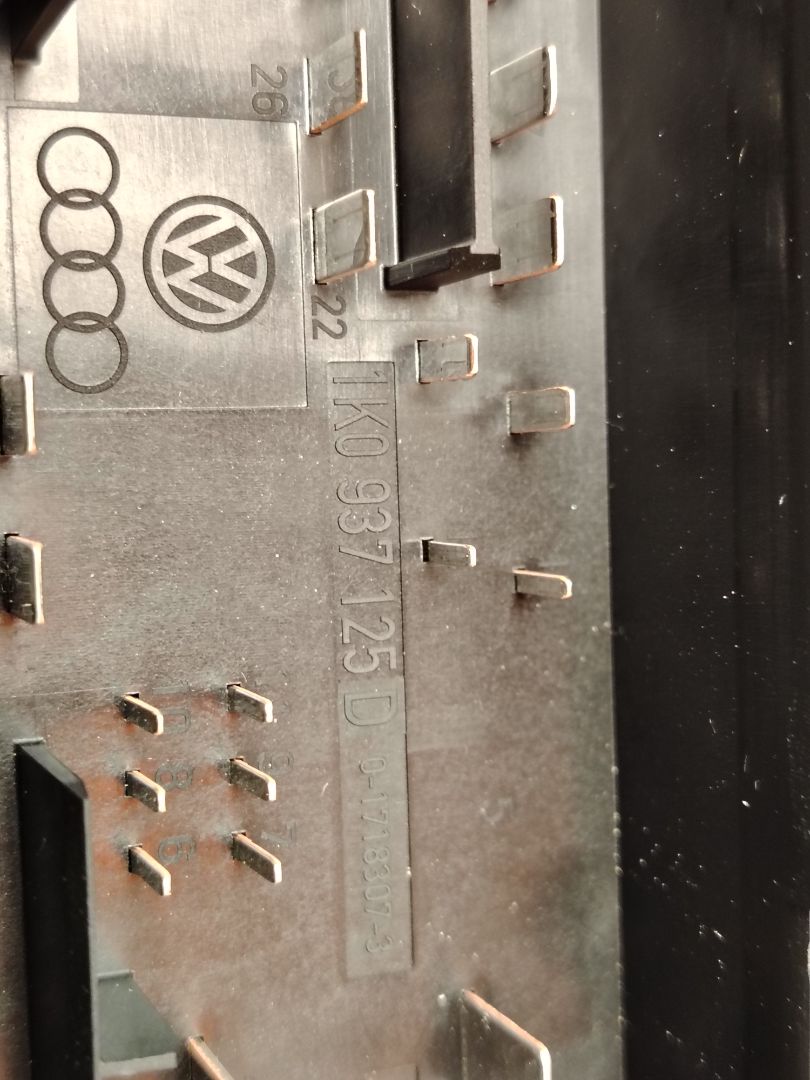 CAJA RELES / FUSIBLES 138260