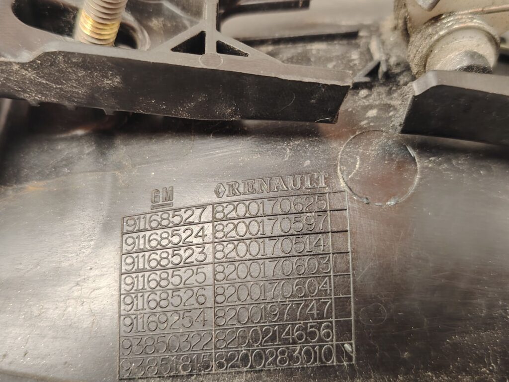 SOPORTE MANETA EXTERIOR TRASERA DERECHA 136822