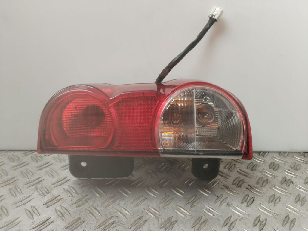 PILOTO TRASERO DERECHO 137841