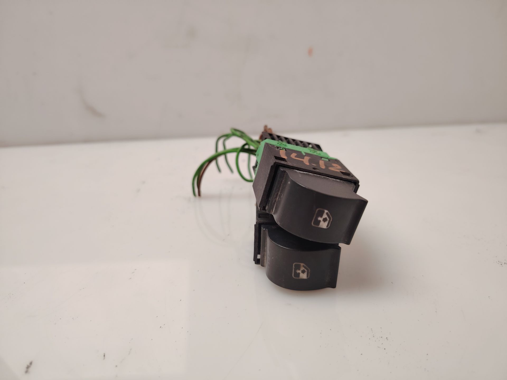 MANDO ELEVALUNAS DELANTERO IZQUIERDO 137610