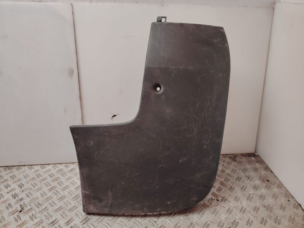 PUNTERA PARAGOLPES TRASERA IZQUIERDA 136956