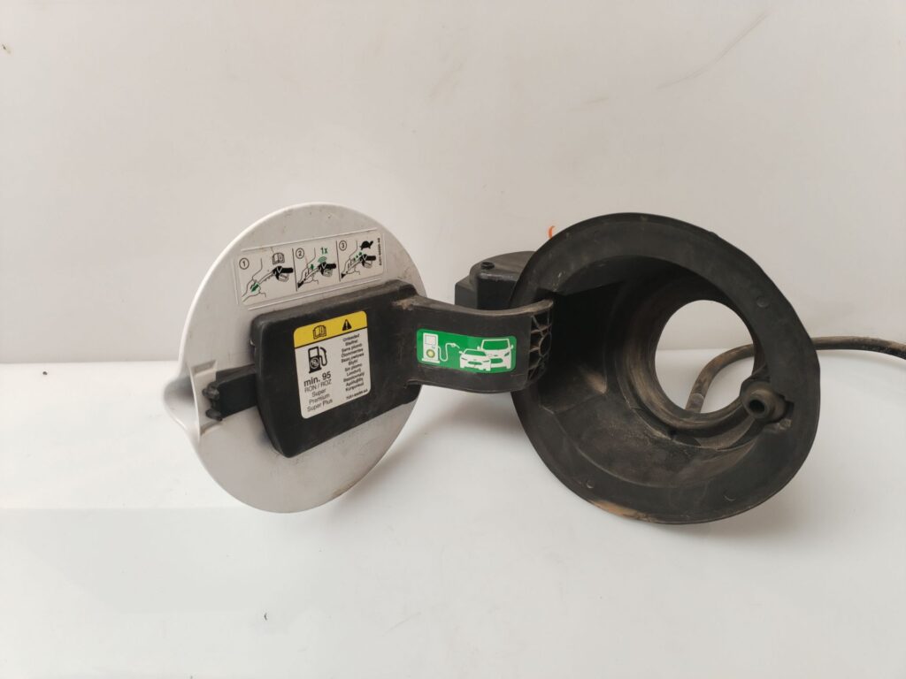 TAPA EXTERIOR COMBUSTIBLE 136079