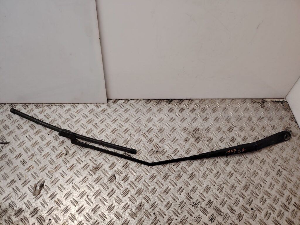 BRAZO LIMPIA DELANTERO IZQUIERDO 137025