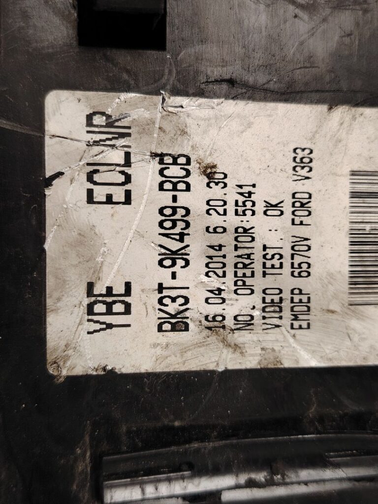 CAJA RELES / FUSIBLES 137231