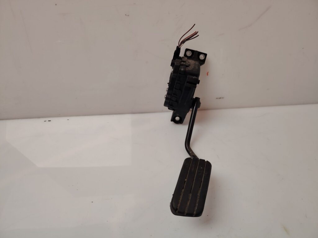 PEDAL ACELERADOR 136934
