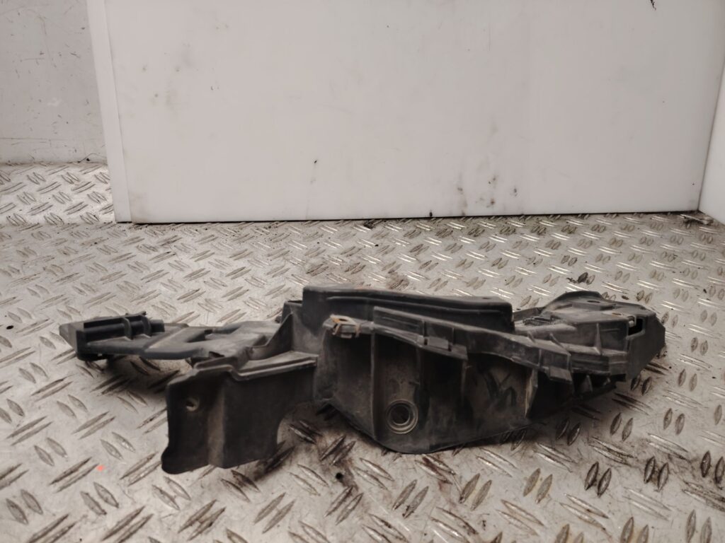 SOPORTE FARO DERECHO 138119