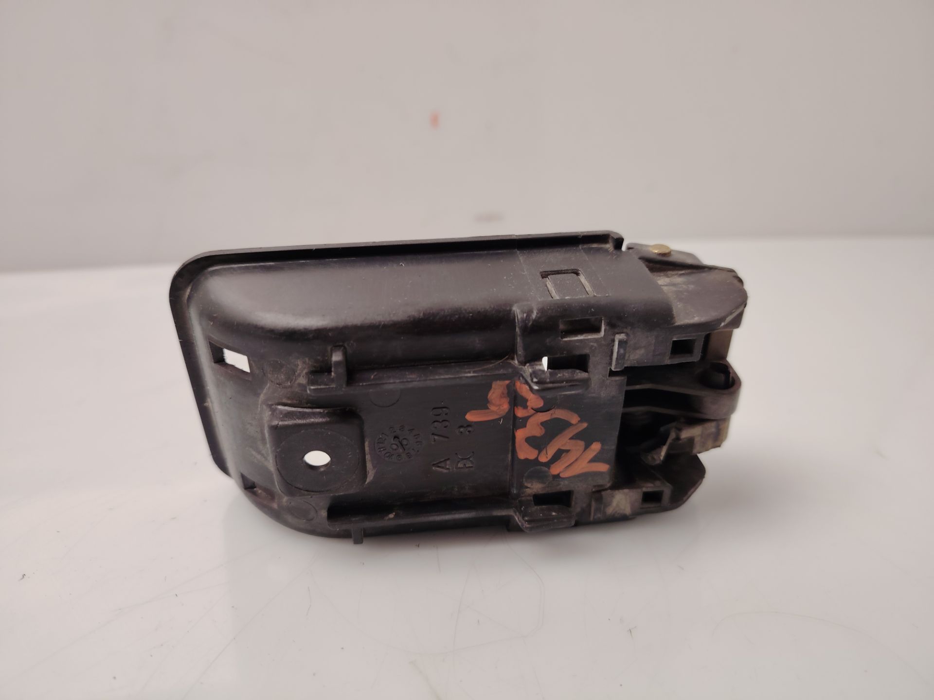 MANETA INTERIOR DELANTERA DERECHA 136850