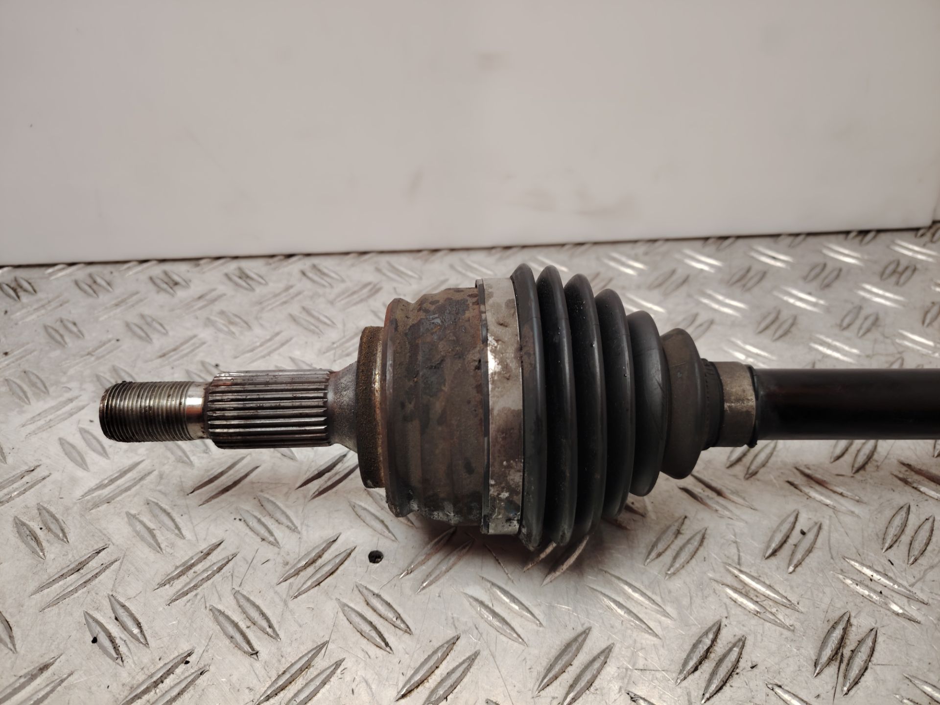 TRANSMISION DELANTERA DERECHA 137129