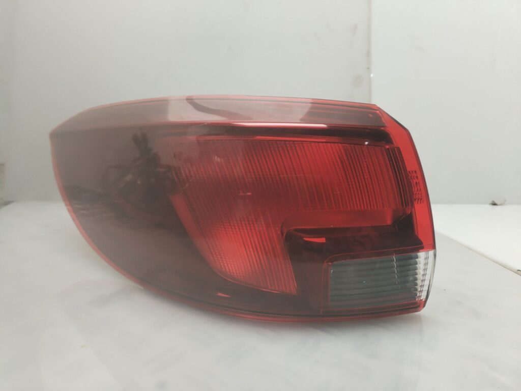 PILOTO TRASERO IZQUIERDO 137364