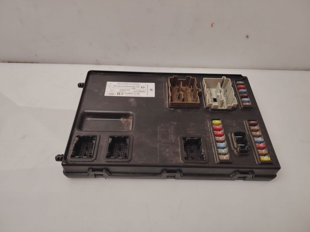 CAJA RELES / FUSIBLES 138374