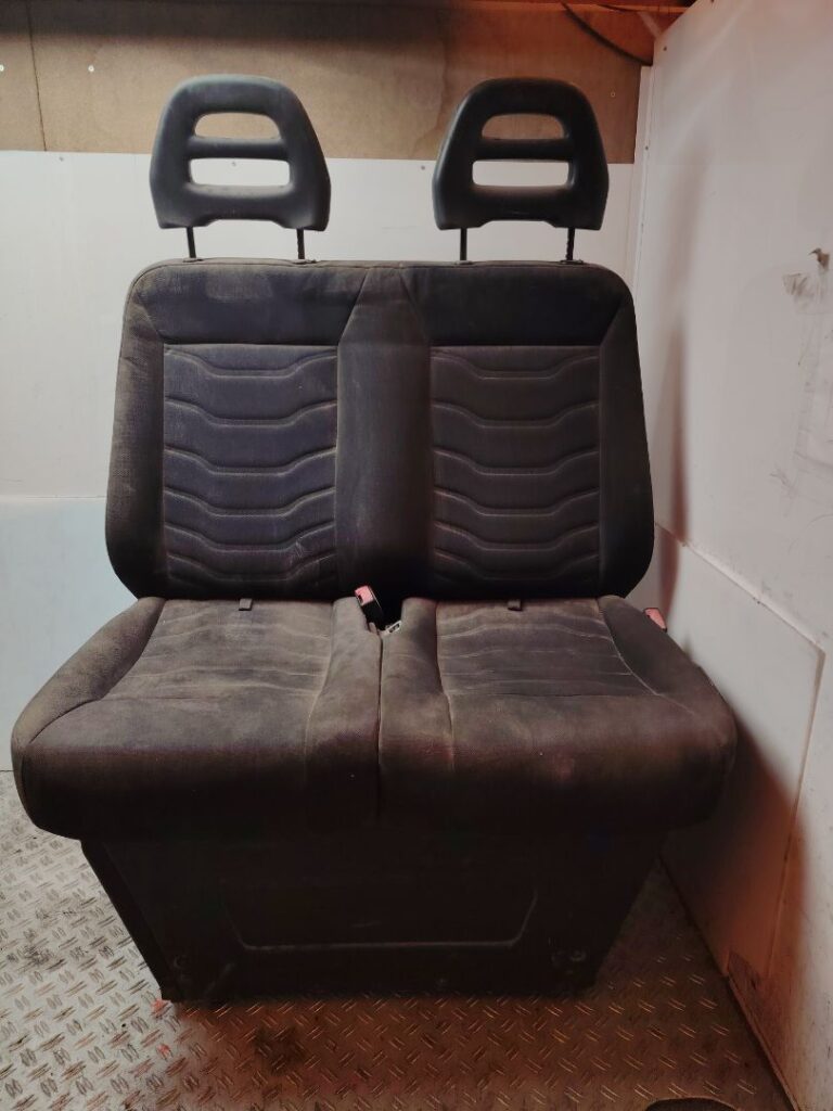 ASIENTO DELANTERO DERECHO 136760
