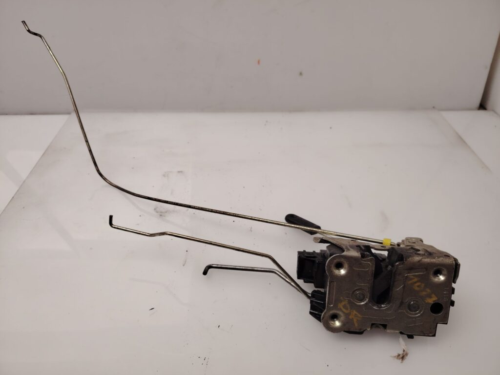 CERRADURA PUERTA DELANTERA DERECHA 137800