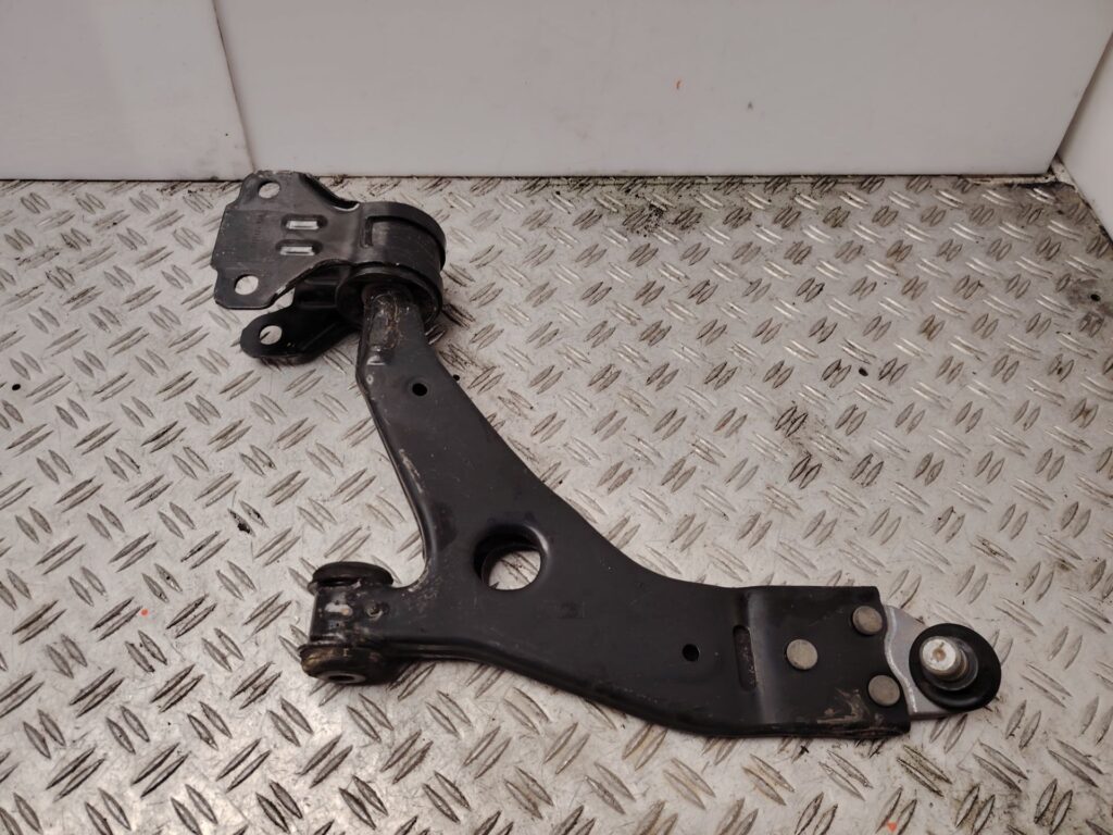 BRAZO SUSPENSION INFERIOR DELANTERO IZQUIERDO 137968