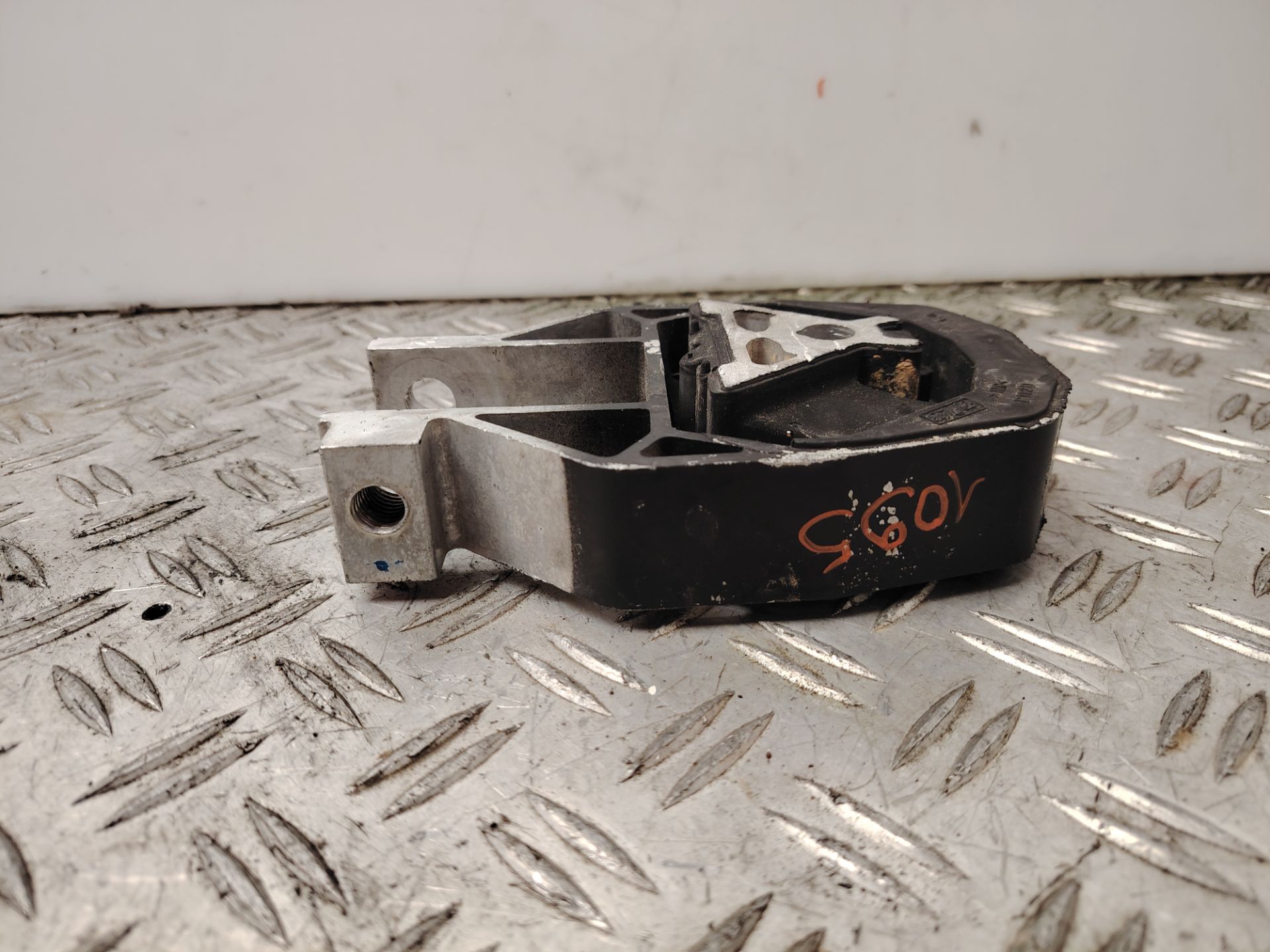 SOPORTE MOTOR 137965