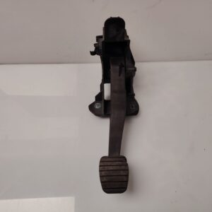 PEDAL EMBRAGUE 136572