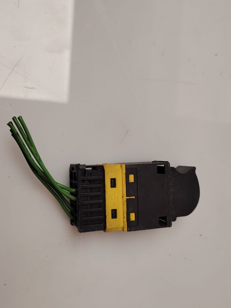 MANDO ELEVALUNAS DELANTERO DERECHO 137613