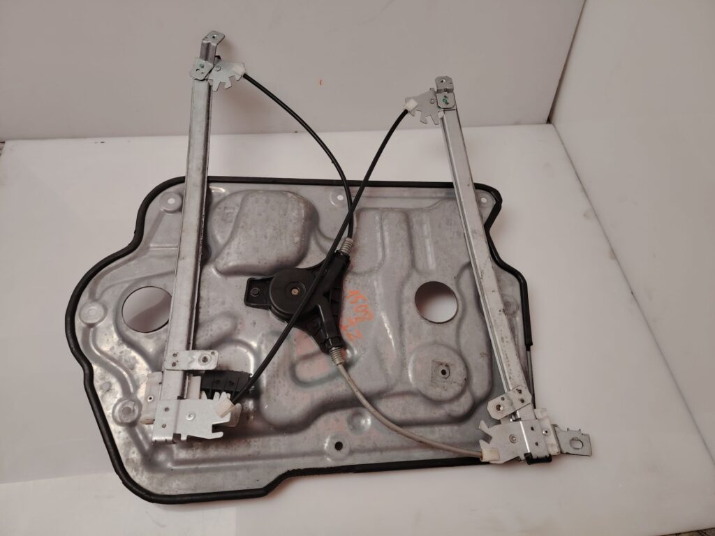 ELEVALUNAS DELANTERO IZQUIERDO 137134