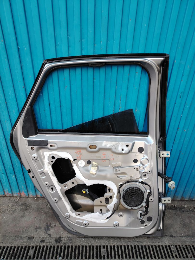PUERTA TRASERA IZQUIERDA 137866
