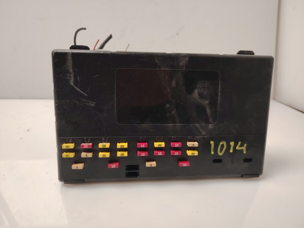 CAJA RELES / FUSIBLES 137732