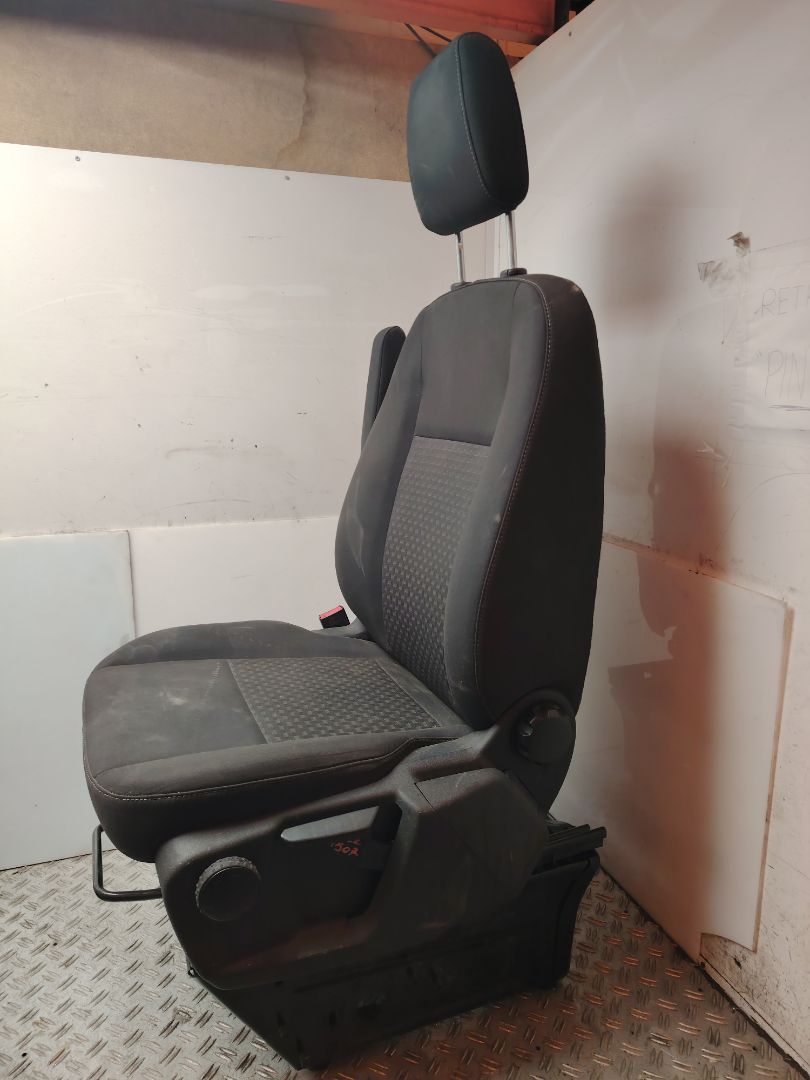 ASIENTO DELANTERO IZQUIERDO 136733