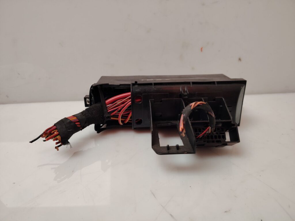 CAJA RELES / FUSIBLES 138285