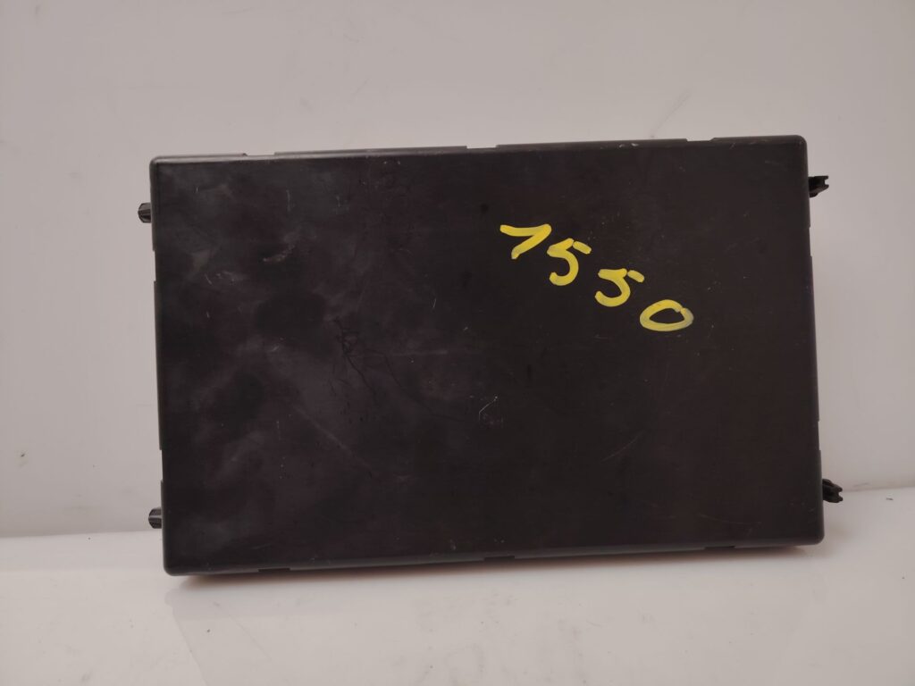 CAJA RELES / FUSIBLES 138342