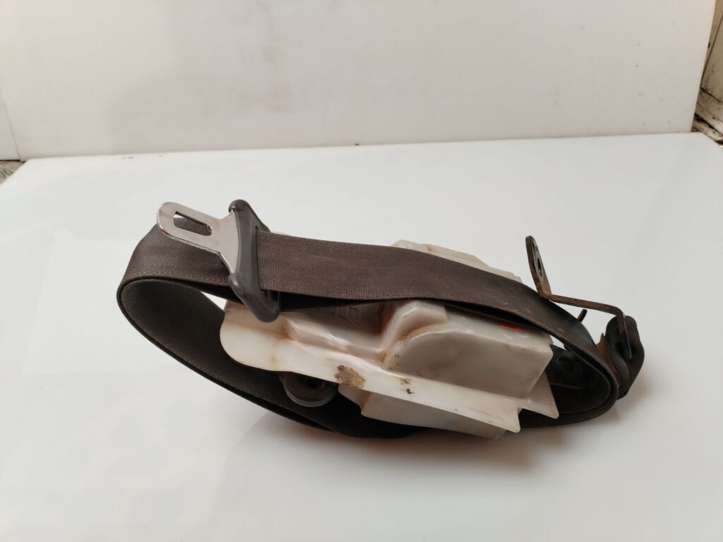 CINTURON SEGURIDAD DELANTERO DERECHO 135894