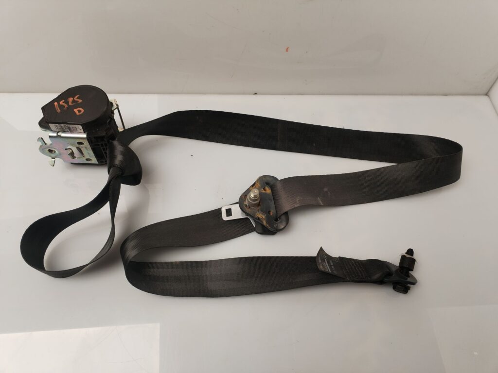 CINTURON SEGURIDAD DELANTERO DERECHO 136157