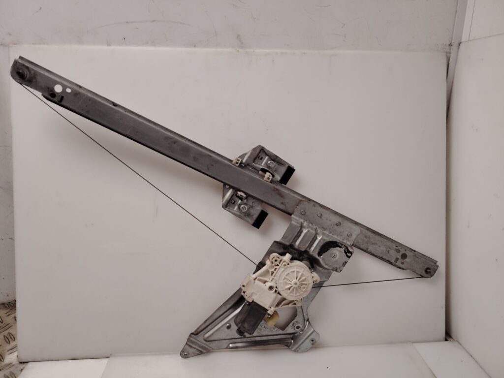 ELEVALUNAS DELANTERO IZQUIERDO 137794