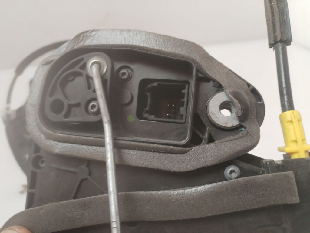 CERRADURA PUERTA TRASERA IZQUIERDA 137312