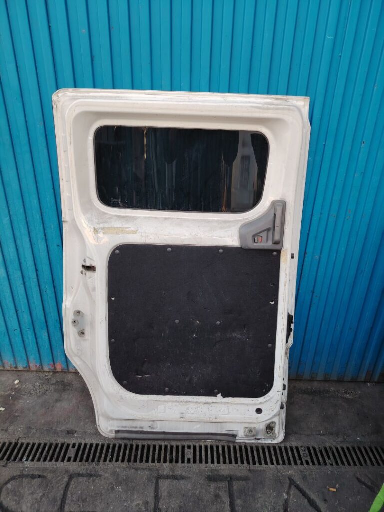 PUERTA TRASERA IZQUIERDA 137861