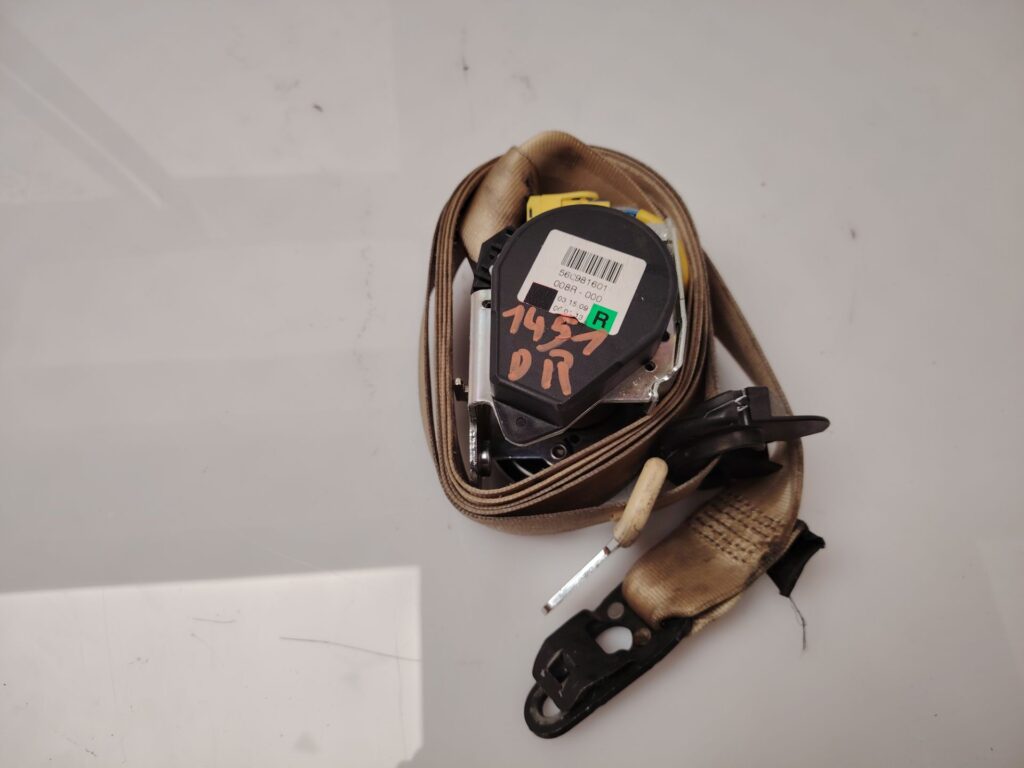 CINTURON SEGURIDAD DELANTERO DERECHO 137555