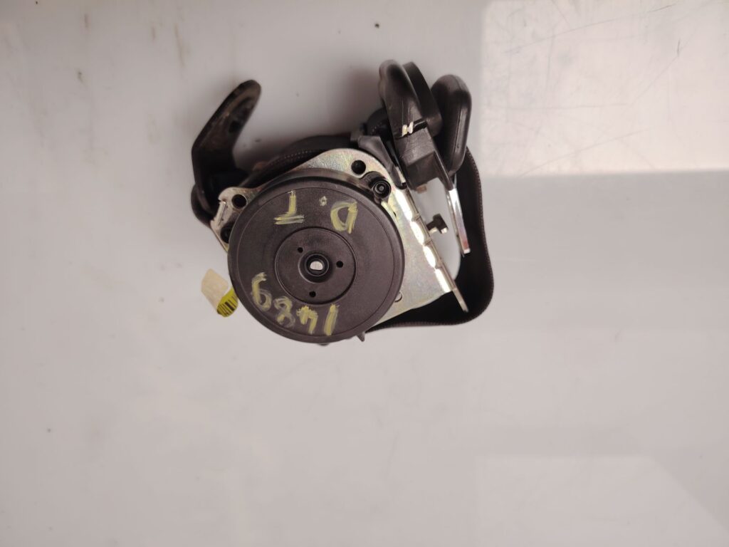 CINTURON SEGURIDAD TRASERO DERECHO 136567