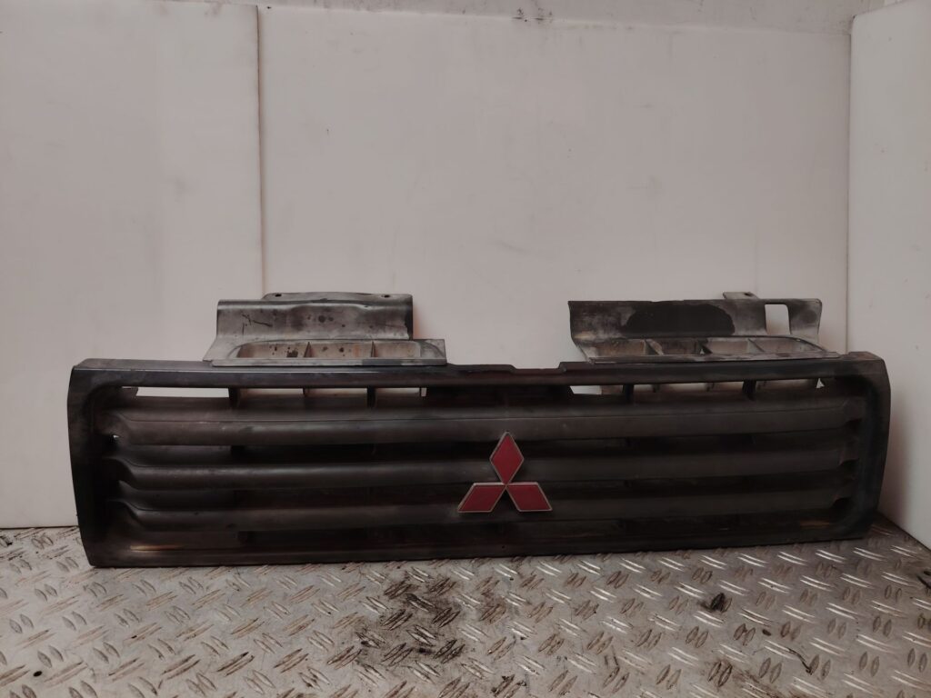 REJILLA DELANTERA 138231