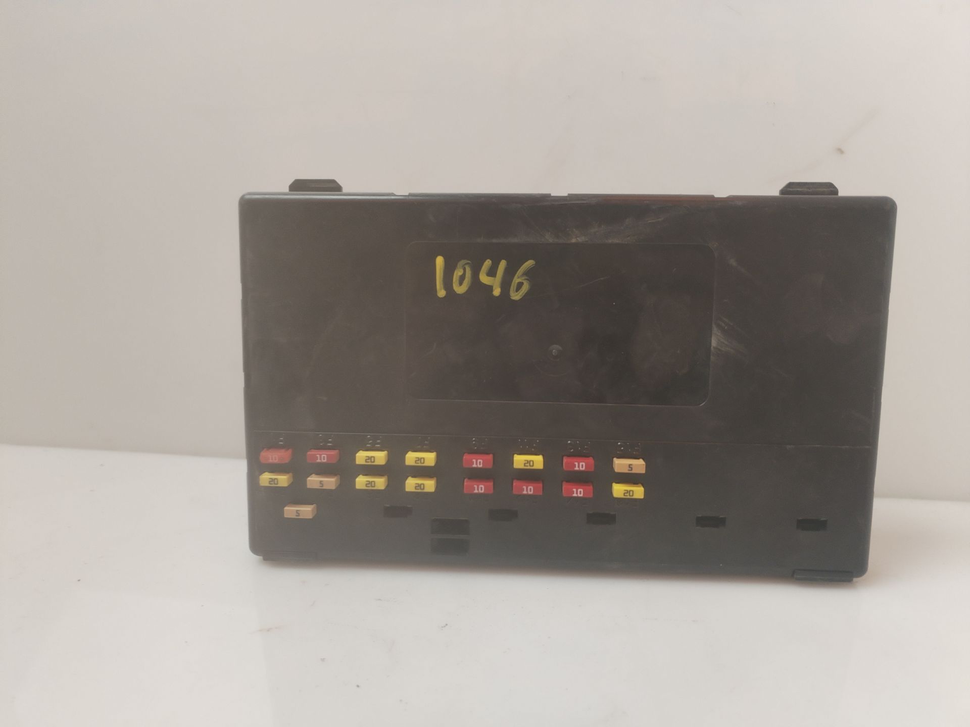 CAJA RELES / FUSIBLES 137689