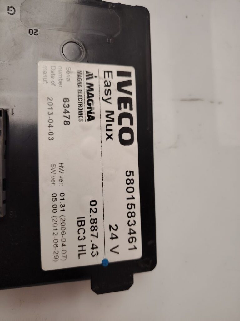 CAJA RELES / FUSIBLES 137594