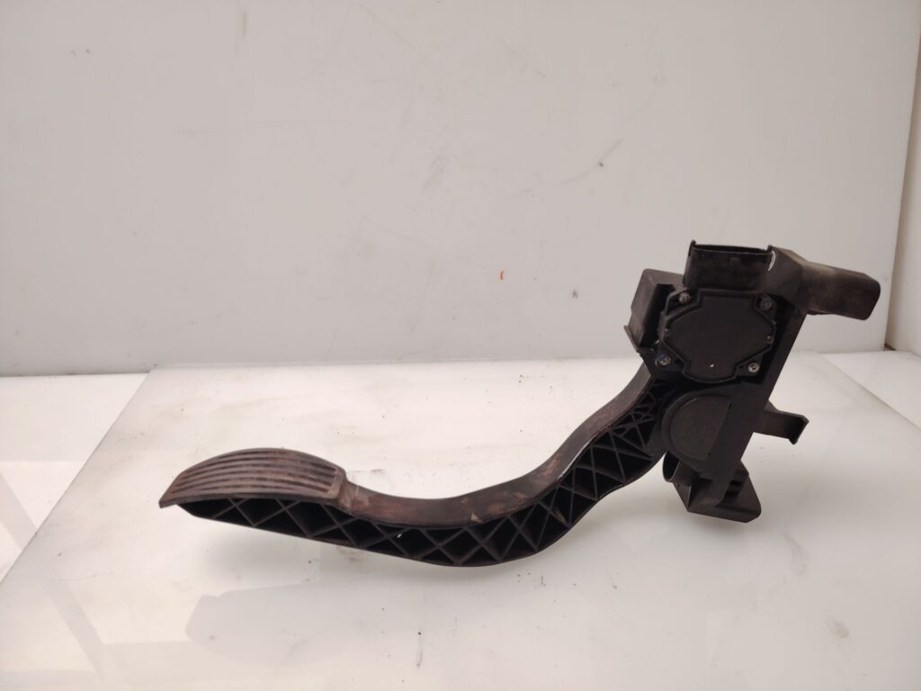 PEDAL ACELERADOR 137798