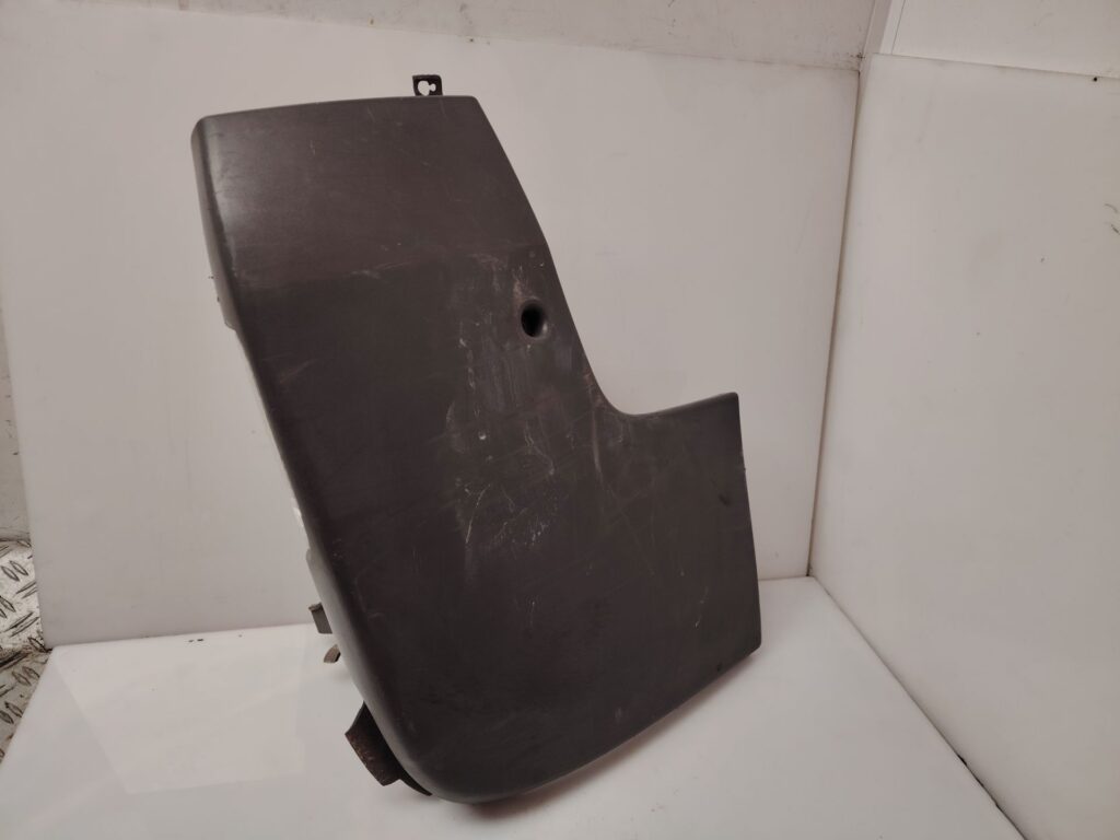 PUNTERA PARAGOLPES TRASERA DERECHA 136880