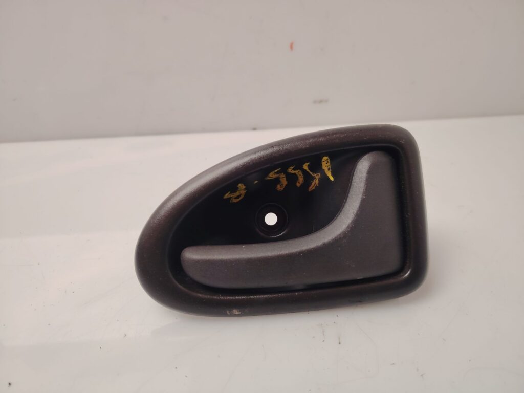 MANETA INTERIOR DELANTERA DERECHA 136933