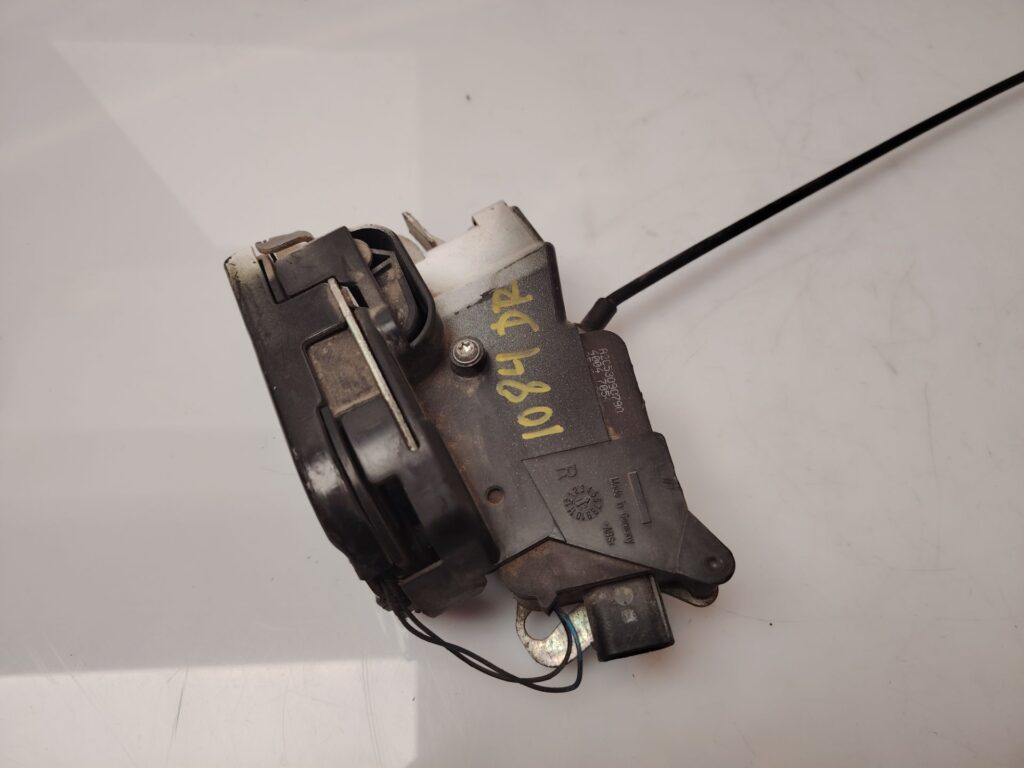 CERRADURA PUERTA DELANTERA DERECHA 136784