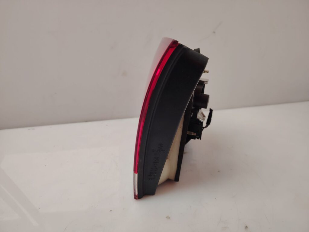 PILOTO TRASERO DERECHO INTERIOR 137506